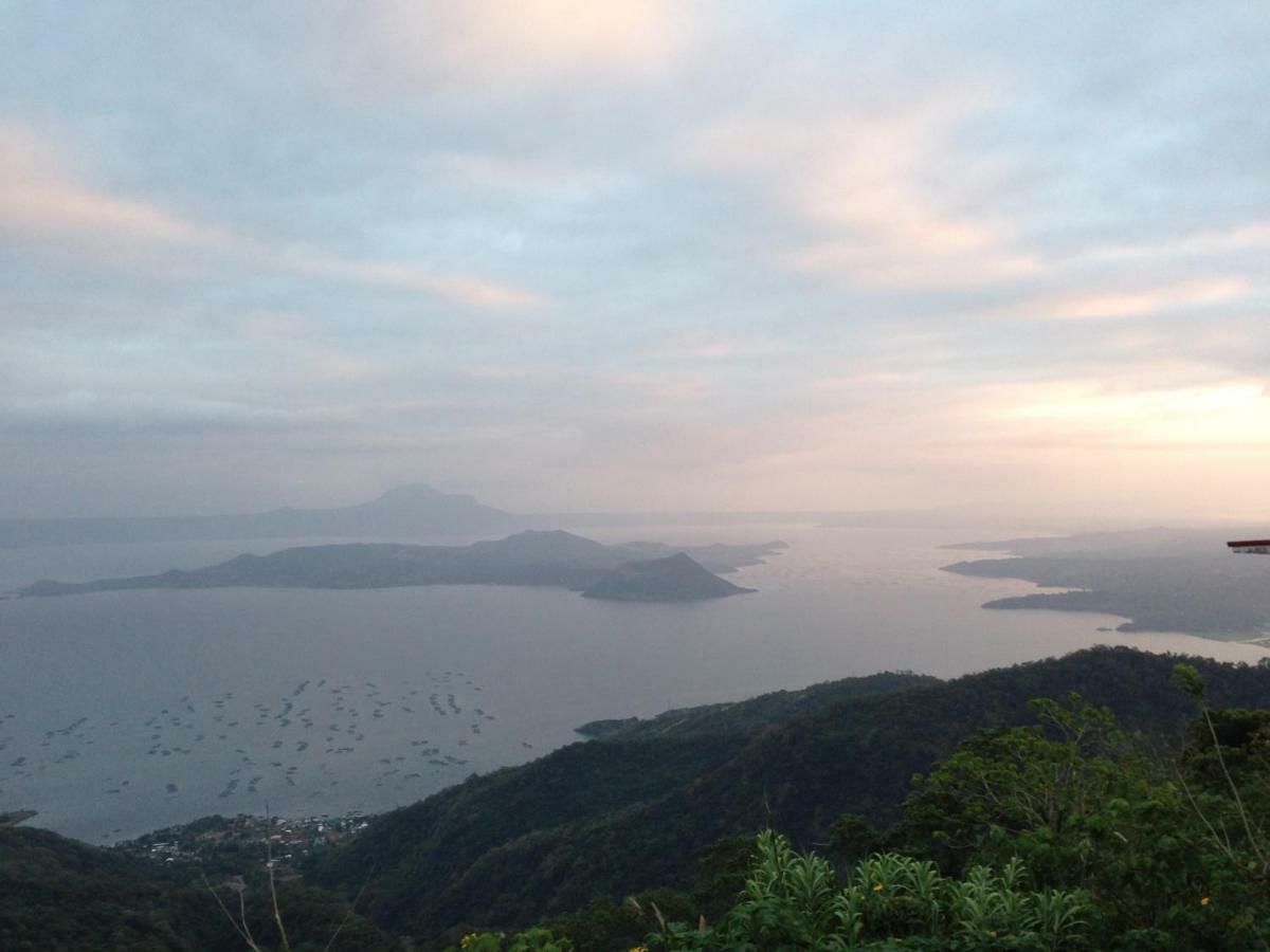 A Breath Taking View Of Taal Lake & Volcano Tagaytay City Kültér fotó