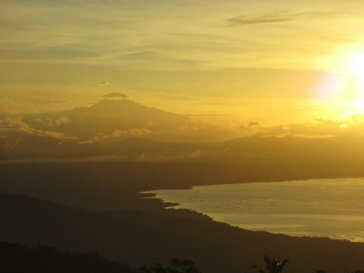 A Breath Taking View Of Taal Lake & Volcano Tagaytay City Kültér fotó